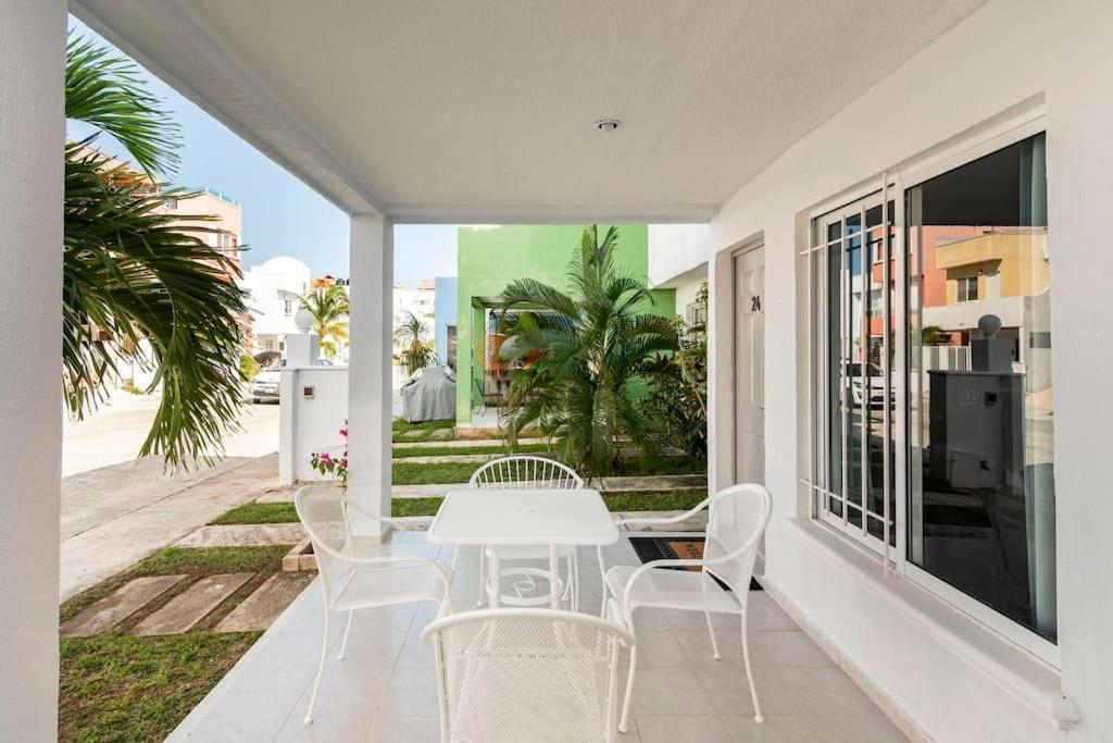 Micro Studio Perfect For Backpackers, Couples, 3 Min Drive To Playa El Nino Cancún Eksteriør bilde